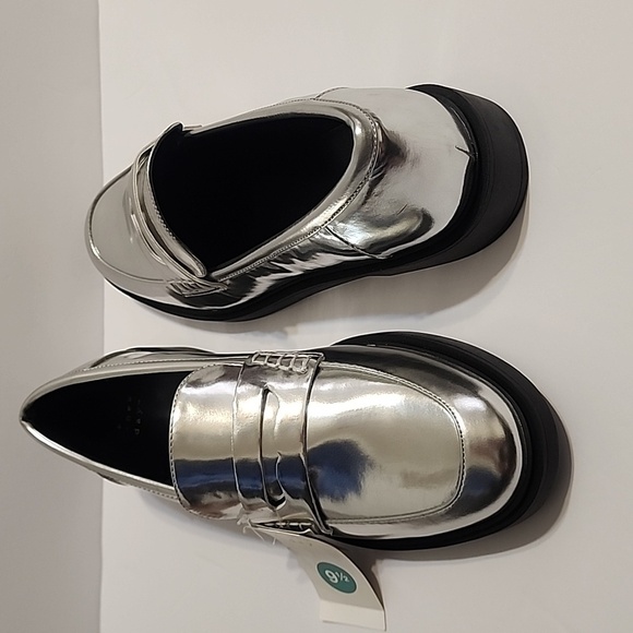 A New Day Silver Loafers Women’s 9.5 – Memory Foam, New with Tags - Picture 4 of 8